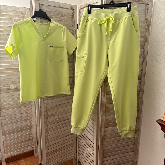 Figs Other - Figs Women's Scrub Set in Light Green